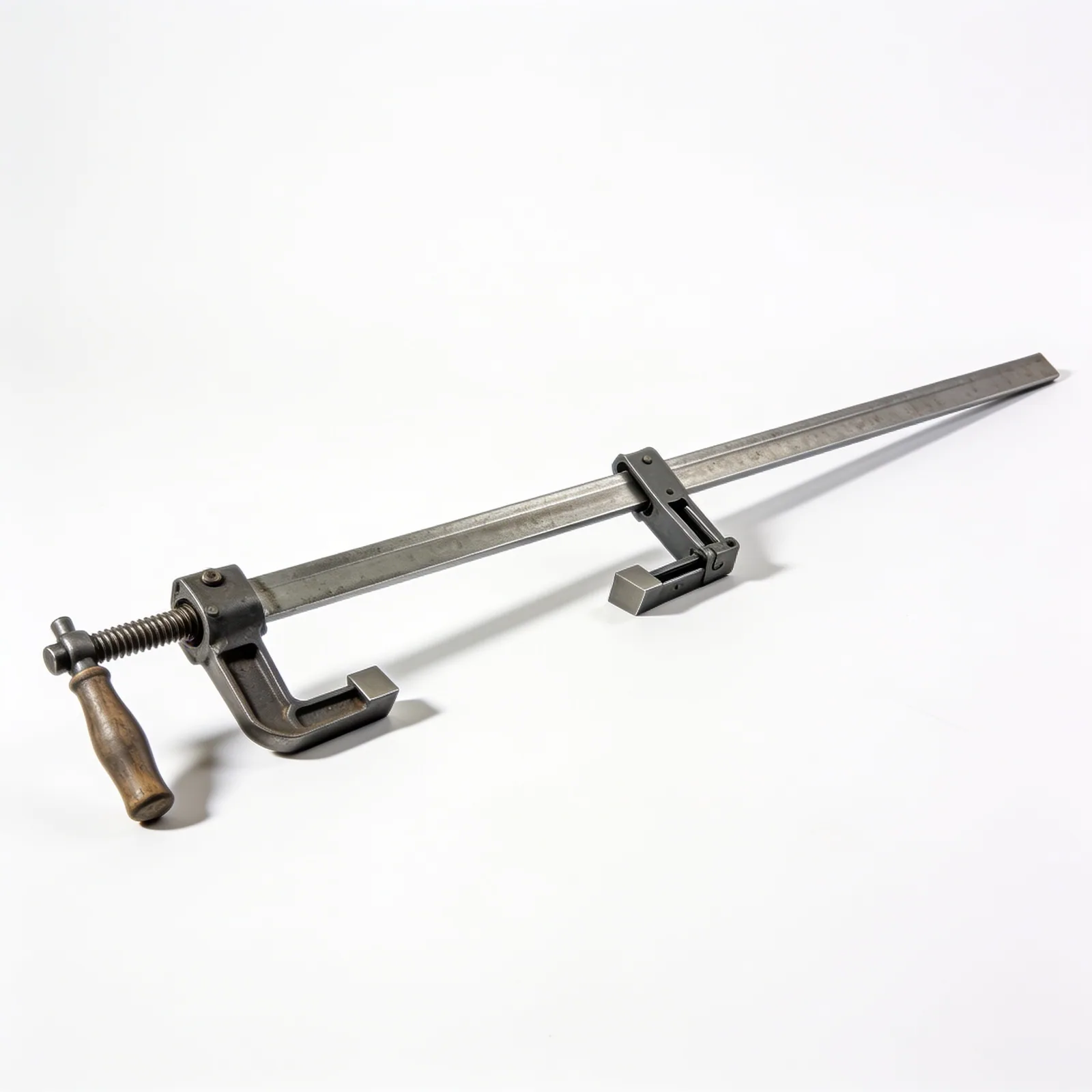 Byre Bar Clamp 600 — Steel bar, 600 mm capacity, cork-faced pads